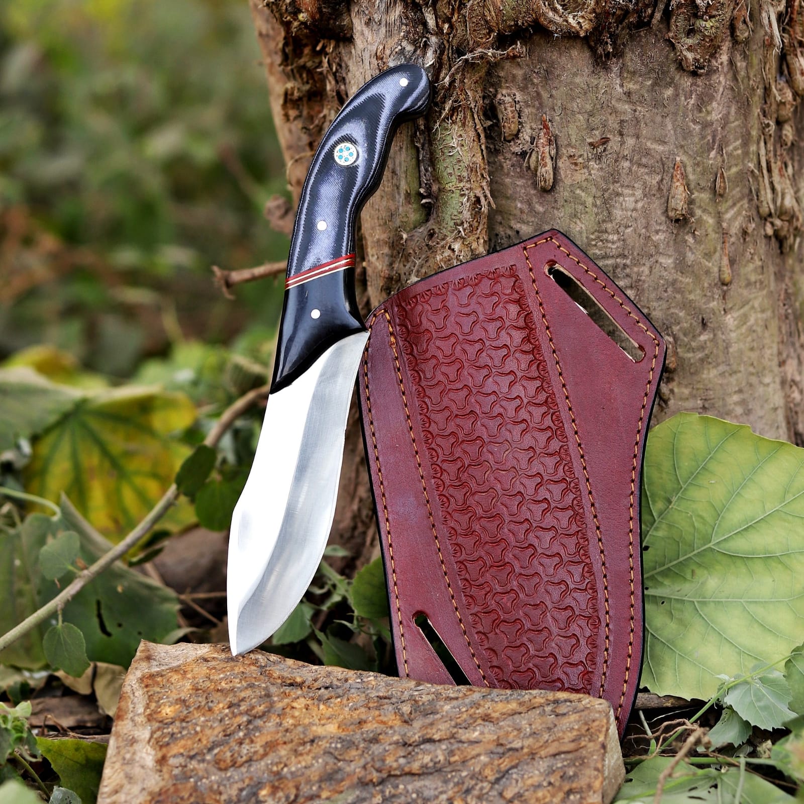 Handcrafted Fixed Blade Knife – Black Handle & Tooled Leather Sheath