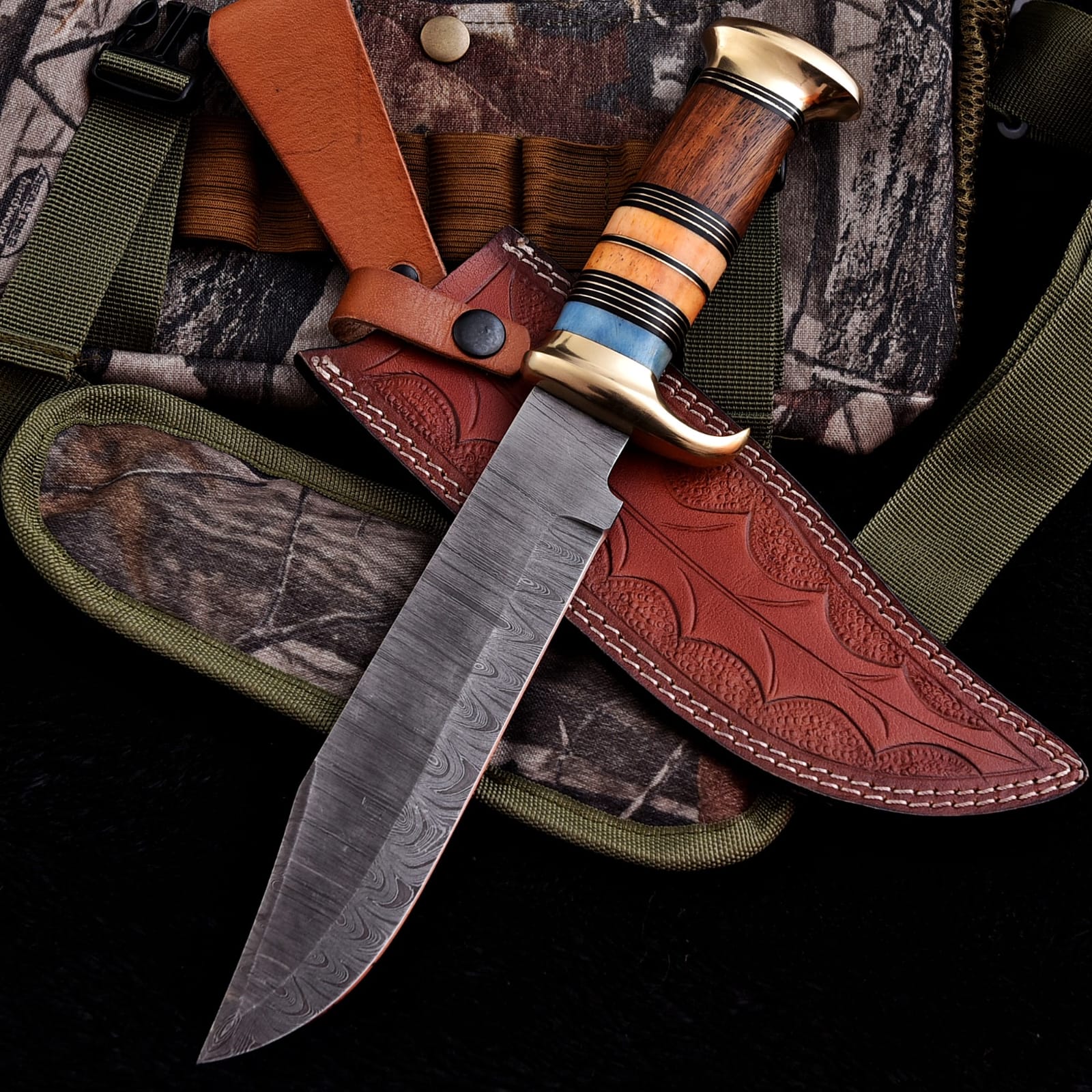 Handmade Damascus Steel Hunting Knife – Multi-Material Handle & Brass Guard